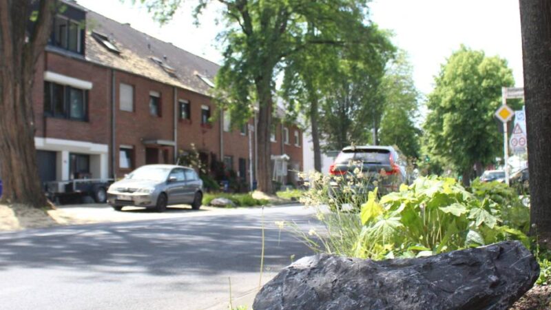 Jahrelange Debatte in Mönchengladbach: Elf neue Parkplätze an der Engelblecker Straße