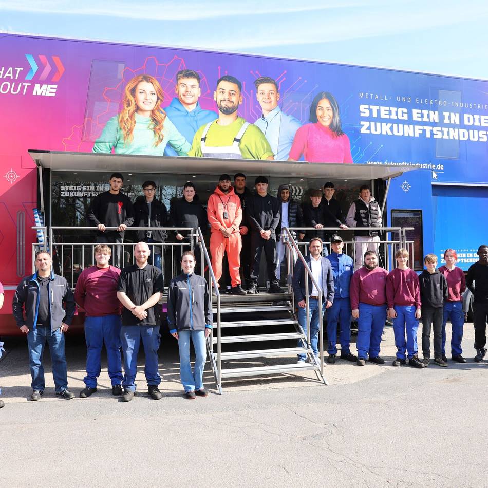 Ausbildung im Kreis Wesel : Besuch von Infotruck und Kaltwalzwerk machen Lust auf Elektro- und Metallindustrie