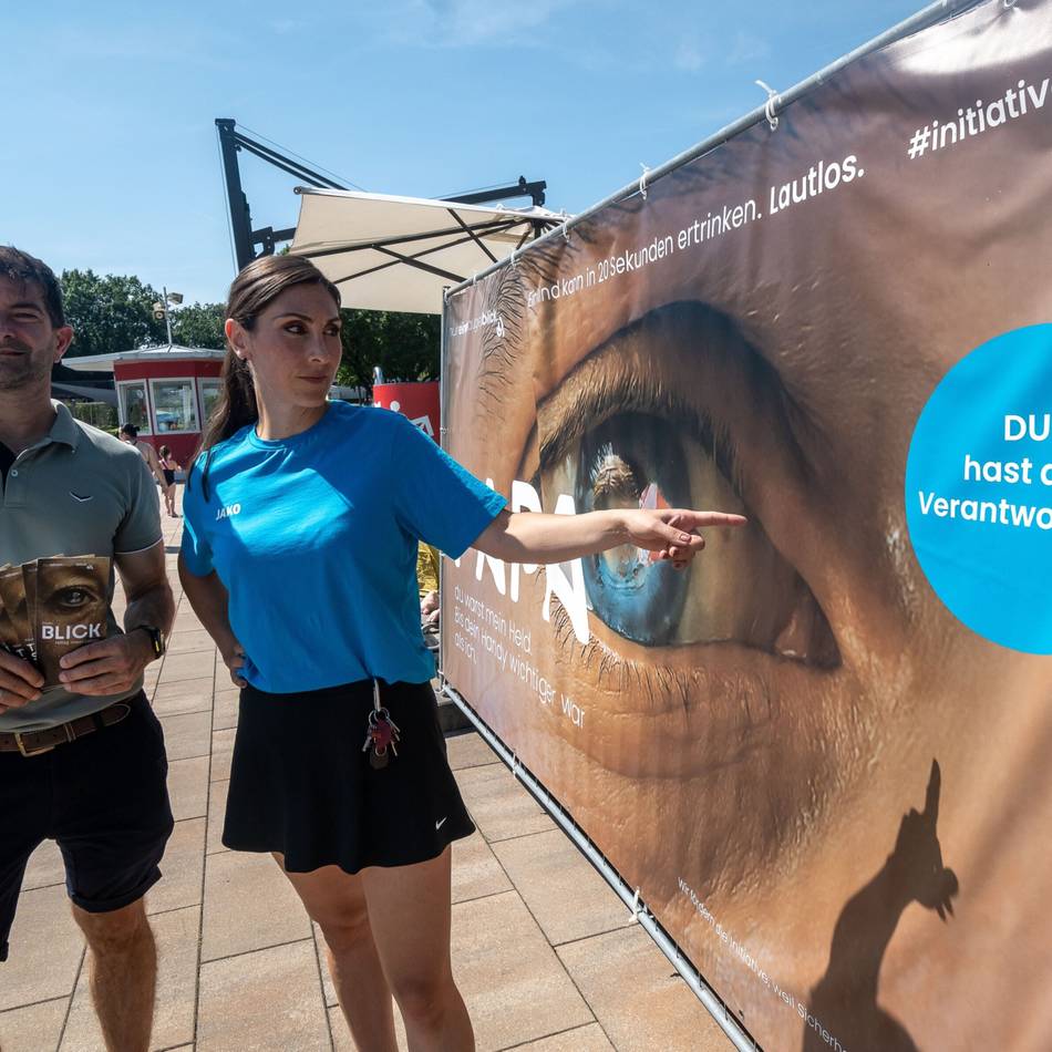 Sicherheitskampagne in Neusser Freibad: „Ganz oft sehe ich leider, wie Eltern ihre Kinder nicht im Blick haben“