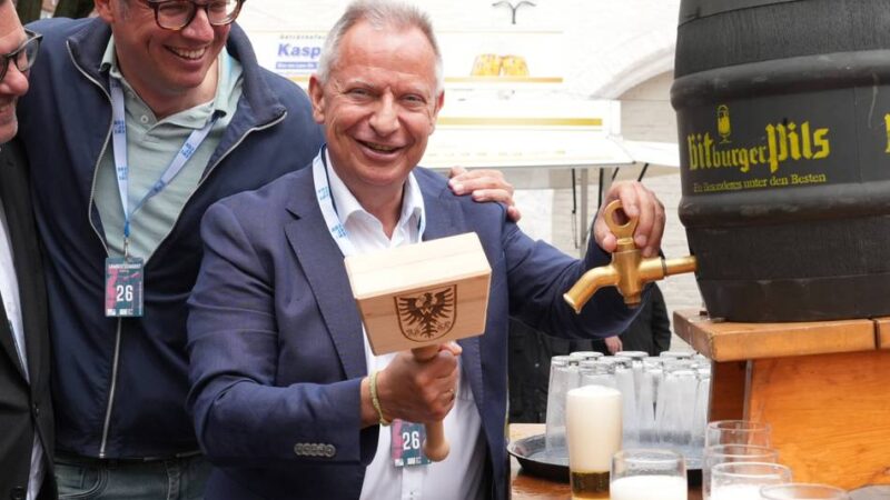 Erkelenzer trotzen dem Wetter: Der Lambertusmarkt ist eröffnet