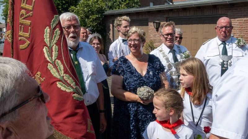 Elvekumer Schützen feiern bei sommerlichen Temperaturen: „Das sind Menschen, die den Verein über Jahrzehnte getragen haben“