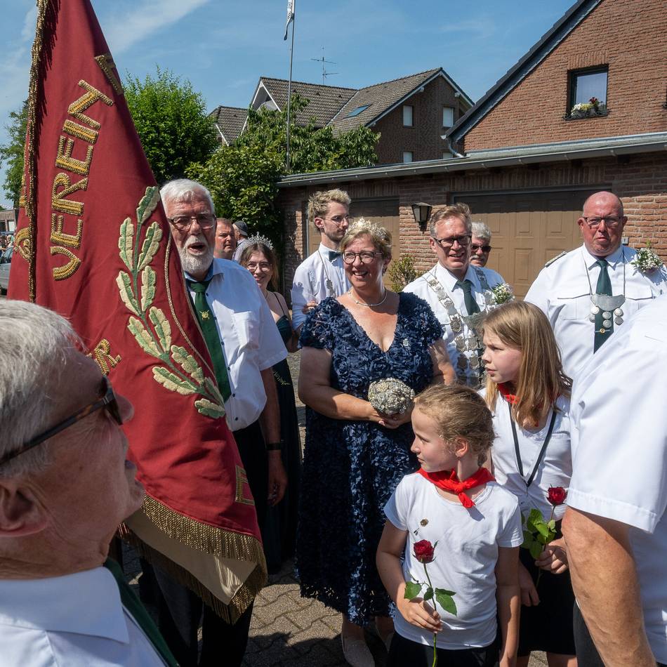 Elvekumer Schützen feiern bei sommerlichen Temperaturen: „Das sind Menschen, die den Verein über Jahrzehnte getragen haben“