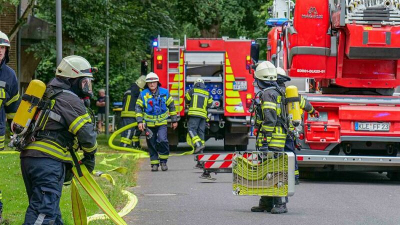Streit eskaliert in Bedburg-Hau: Feuerwehr-Führung tritt auf Drängen des Rates zurück