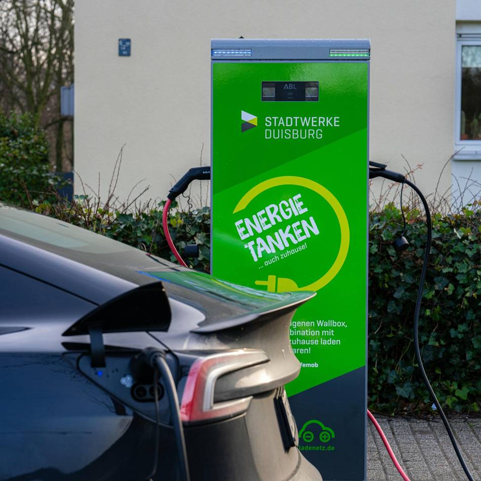 Diebe stehlen Kabel an Ladesäulen: Drei Nächte, drei Parkplätze, kein Täter in Sicht