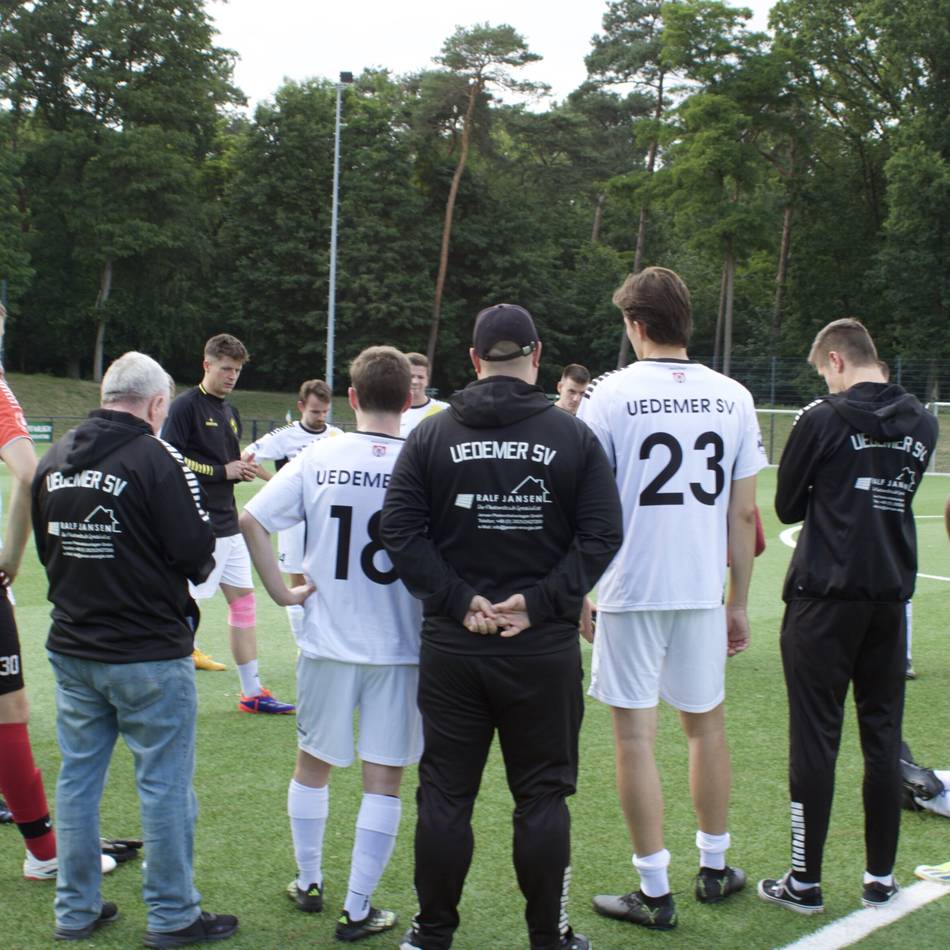 Meister erwischt Blitzstart: Das Titelrennen ist schon nach 21 Minuten entschieden