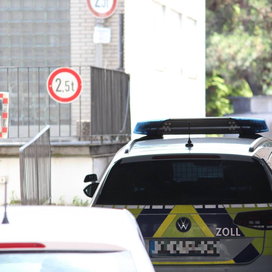 Durchsuchungsbeschlüsse vollzogen: Zoll in der Gladbacher Innenstadt im Einsatz – das war der Grund