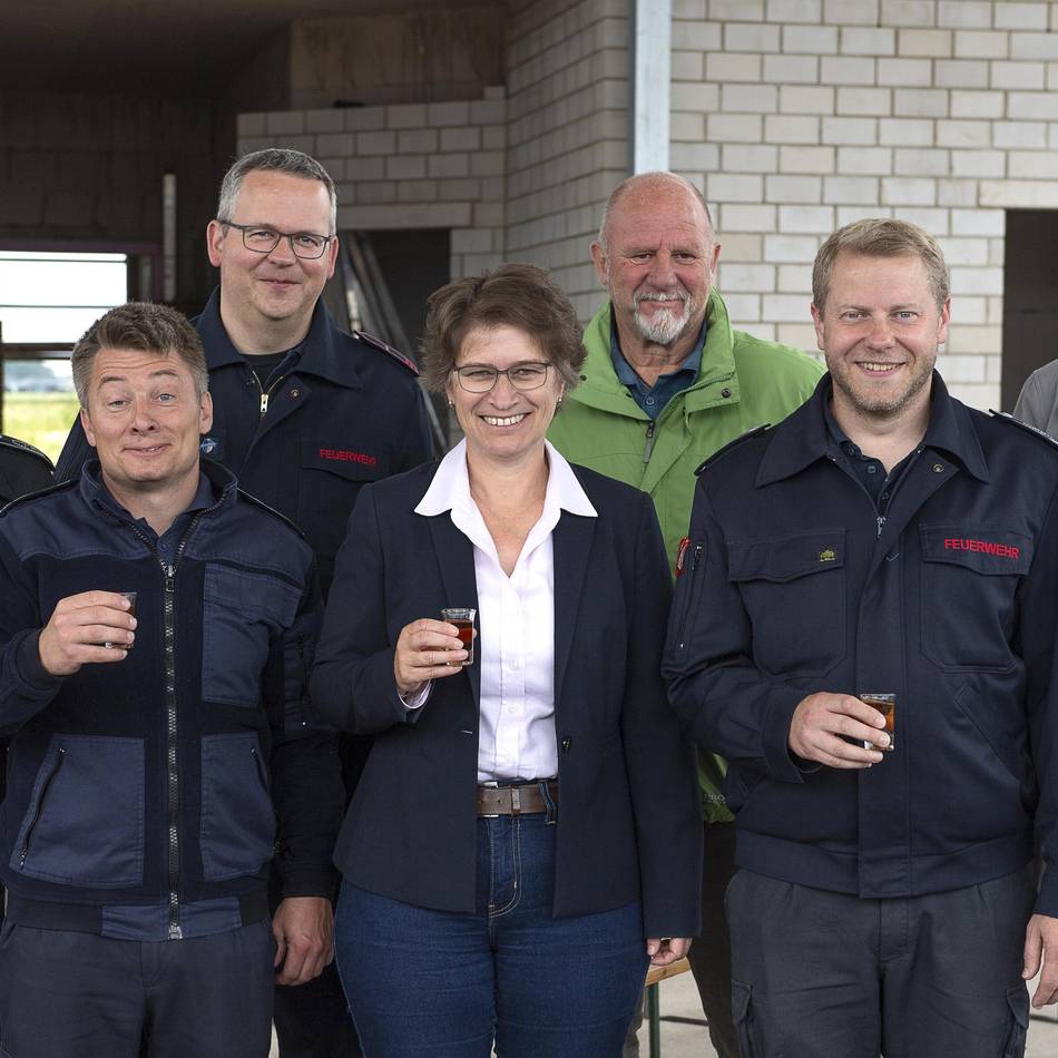 Fertigstellung für Dezember geplant: Gemeinde Kerken feiert Richtfest für neues Feuerwehrgerätehaus in Eyll
