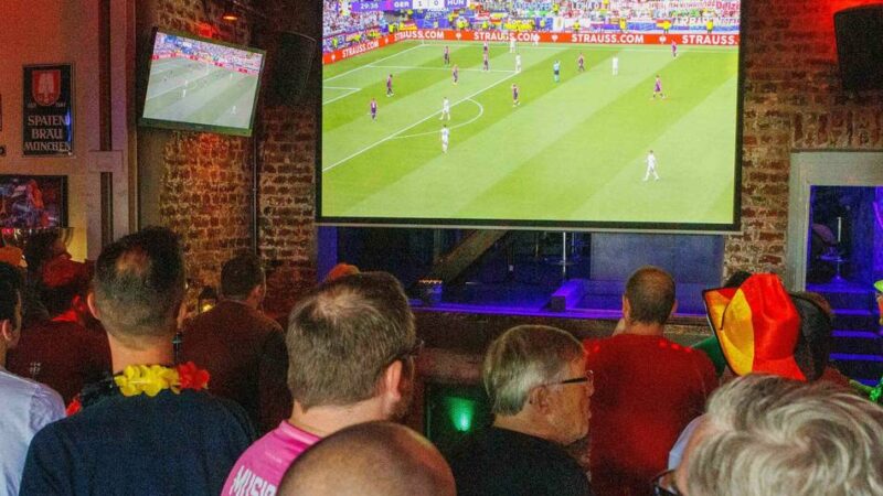 Tipps der IHK Mittlerer Niederrhein: Welche „Spielregeln“ Gastronomen und Veranstalter zur WM einhalten müssen