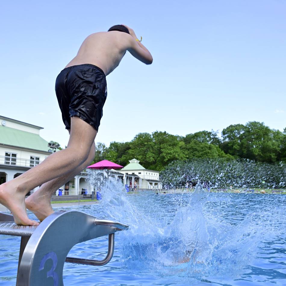 Schwimmen in Mönchengladbach: „Einfach traumhaft“ – Volksbad feiert 100-jähriges Bestehen