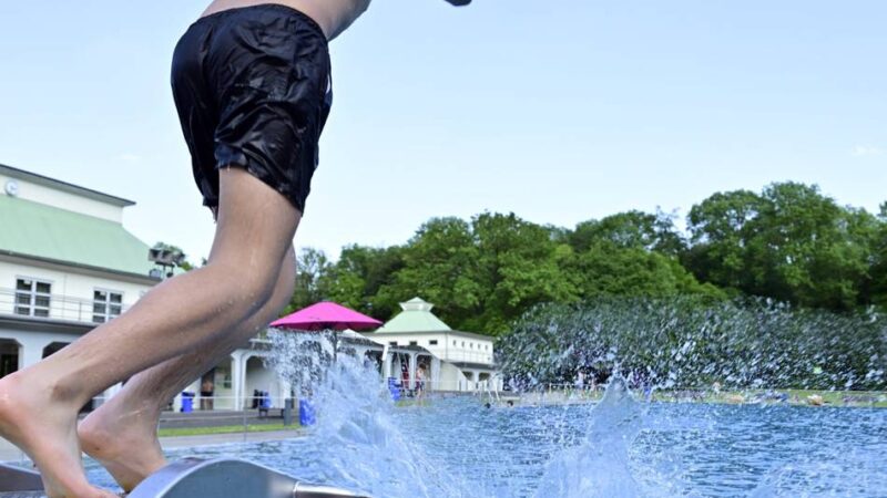 Hallen- und Freibäder zum Abkühlen: Große Schwimmbad-Übersicht für Mönchengladbach