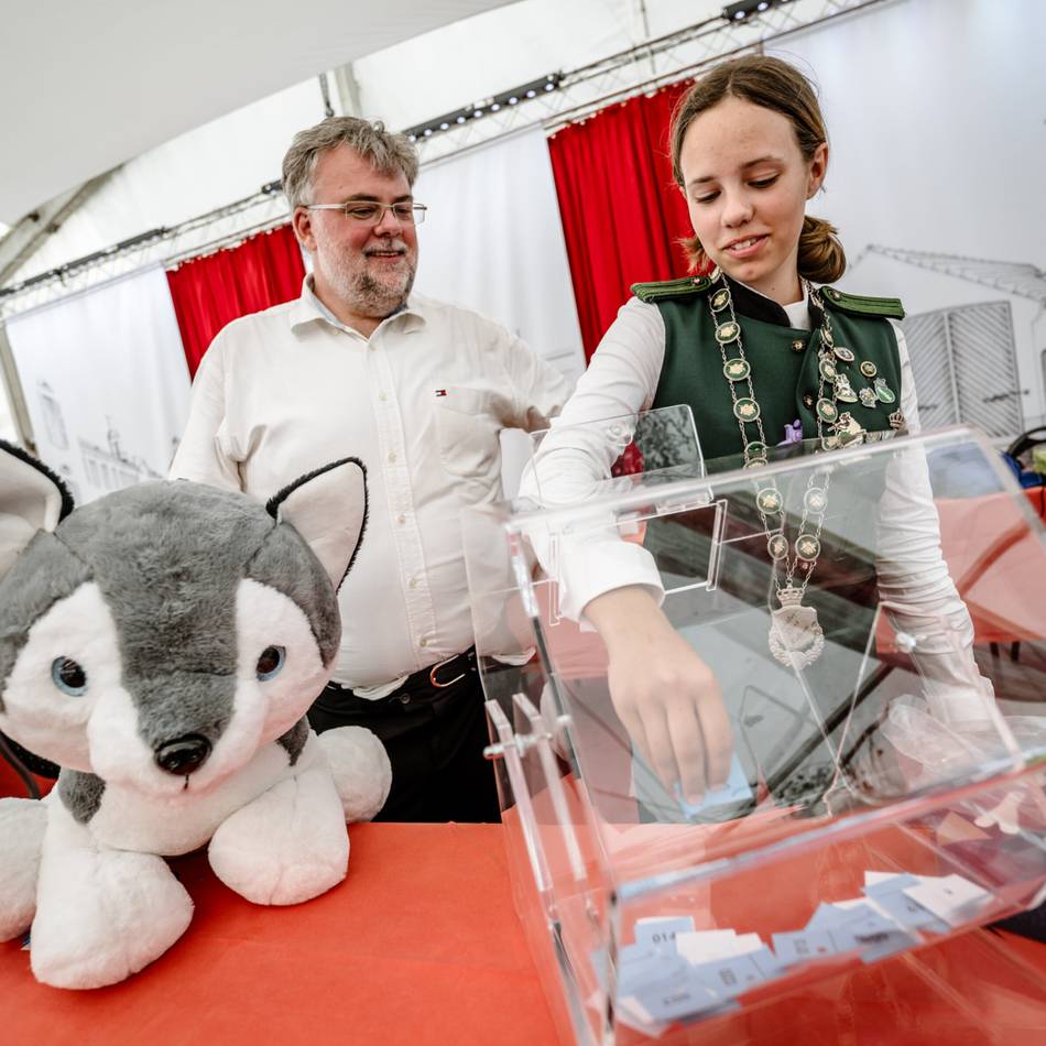 Schützenfest in Kalkum : Kinder rocken das Festzelt und freuen sich über Gewinne