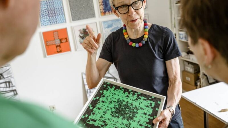 Kunstmeile Gerresheim : Kunst aus internationalen Plastiktüten bei Atelier-Rundgang in Düsseldorf