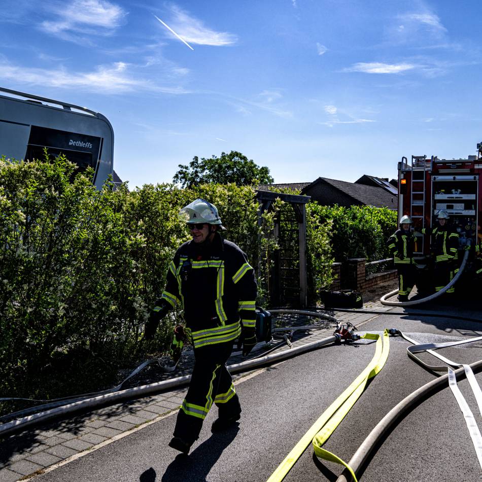 Brandursache unklar: Wohnmobil brennt in Sevelen