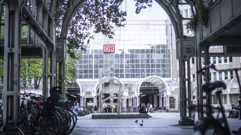 Am Hauptbahnhof Düsseldorf: Stillstand beim Bertha-von-Suttner-Platz – „Hier riecht es immer nach Urin“