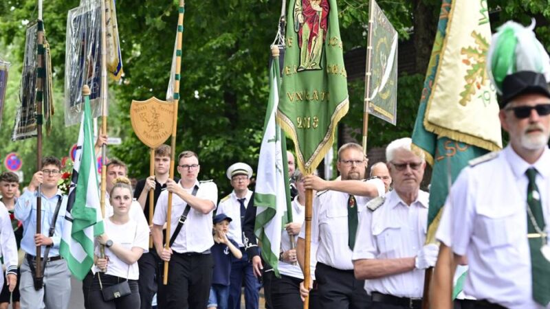 Brauchtum in Mönchengladbach: Mahnende Worte, kölsche Töne und ein volles Zelt beim Schützenfest in Wickrathhahn
