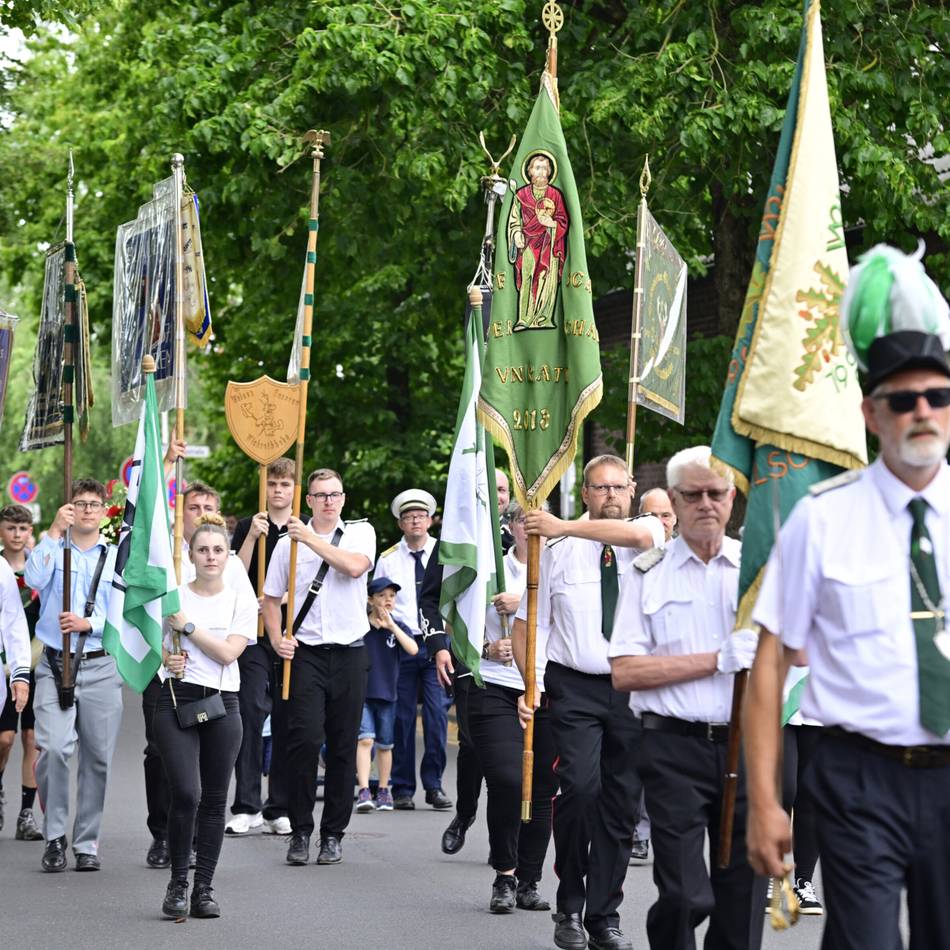 Brauchtum in Mönchengladbach: Mahnende Worte, kölsche Töne und ein volles Zelt beim Schützenfest in Wickrathhahn
