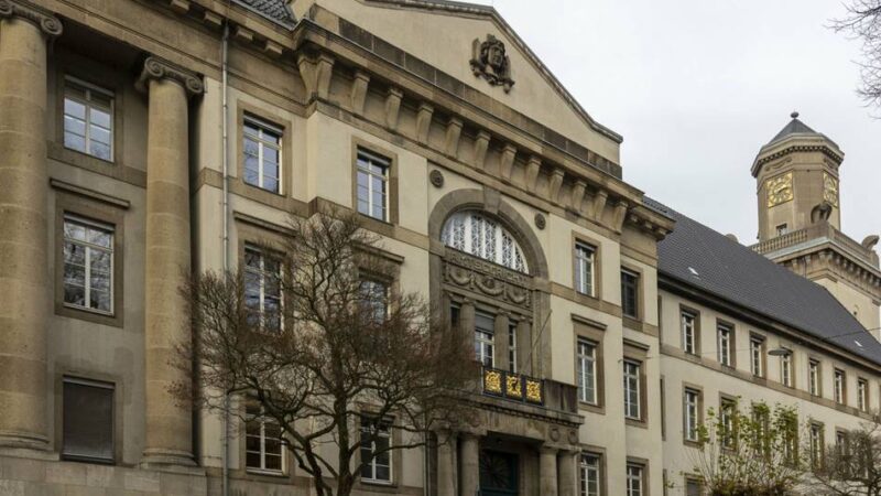 Prozess um Steuerbetrug in Krefeld: Angeklagte sollen 15,4 Millionen Euro Steuern hinterzogen haben