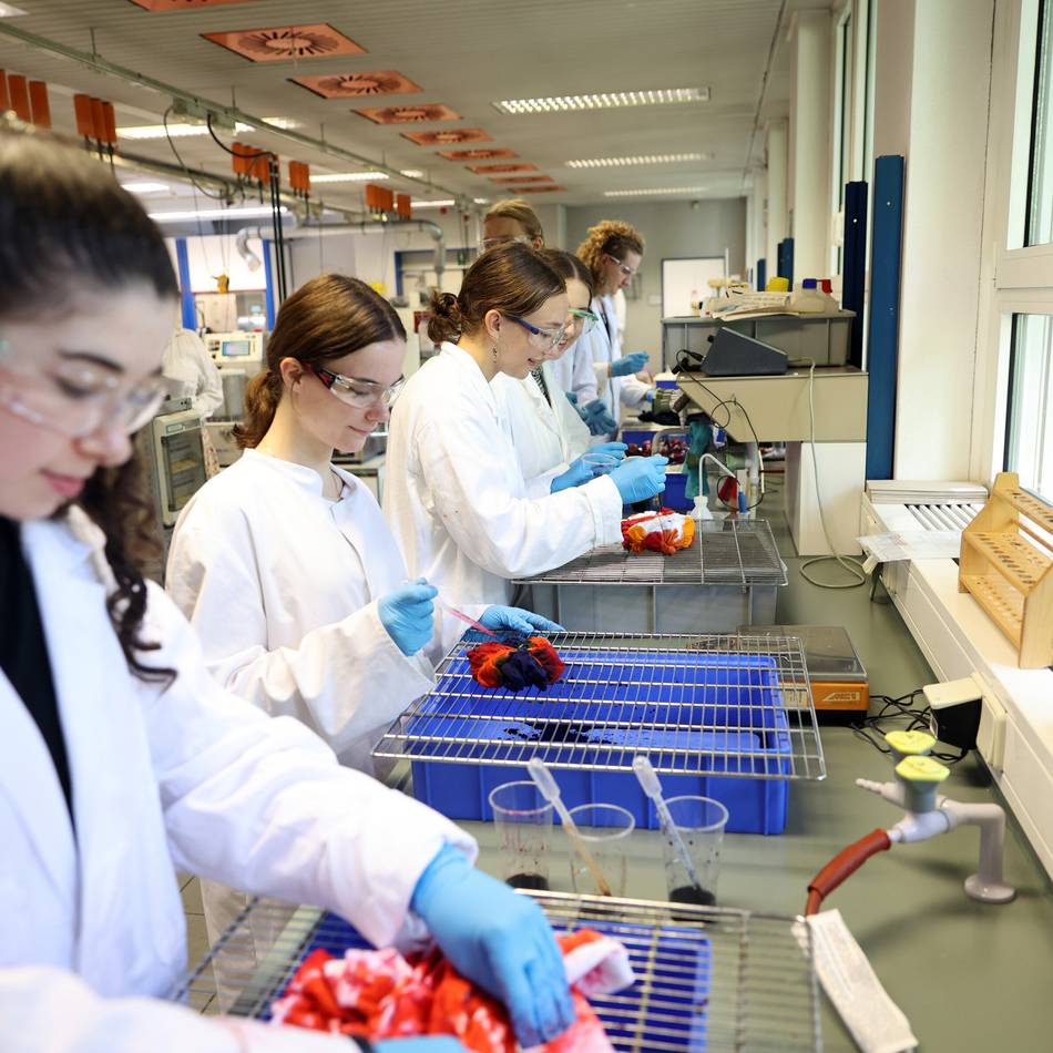 Textilwirtschaft im Wandel: Wie die Hochschule Niederrhein die Krise meistern will