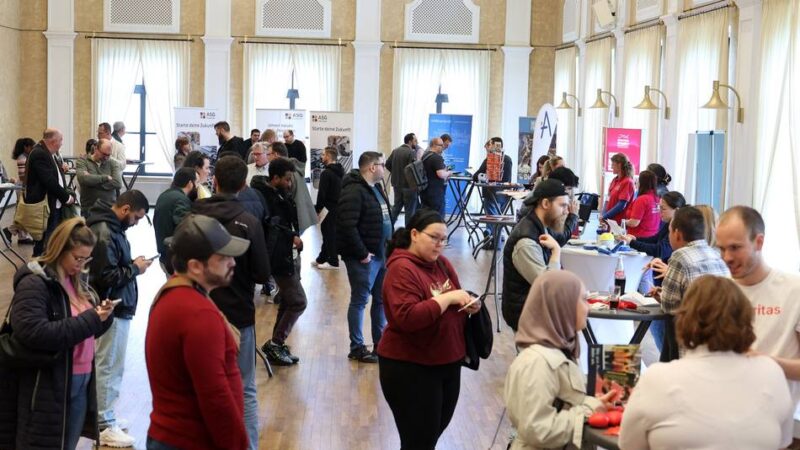 Jobbörse in Mönchengladbach: „Wenn nur einer so einen Job findet, hat sich der Aufwand gelohnt“
