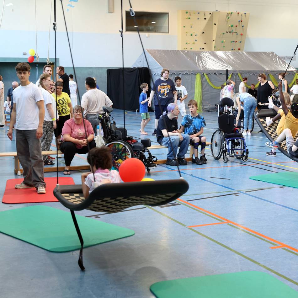Spieleparadies in Mönchengladbach: „Krahnendonk bewegt“ begeistert Kinder mit Behinderung