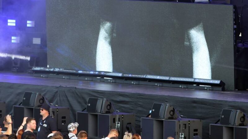 Star der elektronischen Musik in Mönchengladbach: Paul Kalkbrenner treibt Bässe und Beats durch das Publikum