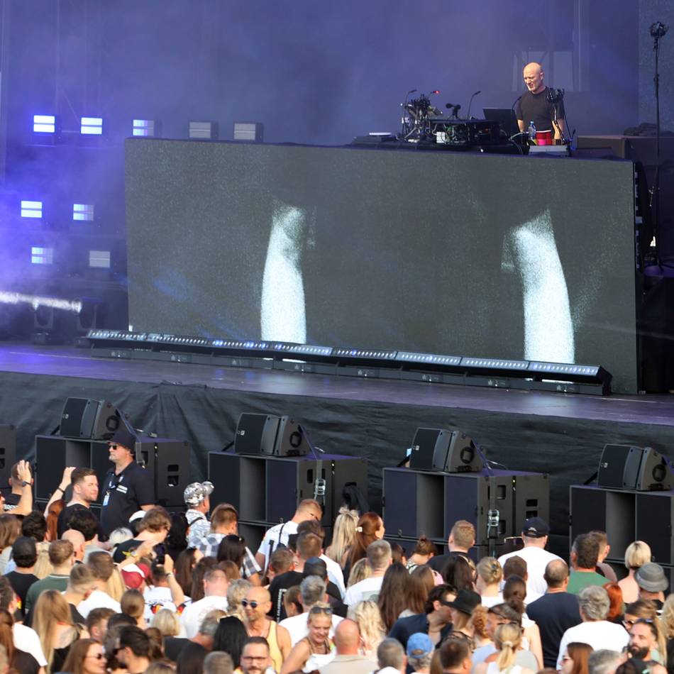 Star der elektronischen Musik in Mönchengladbach: Paul Kalkbrenner treibt Bässe und Beats durch das Publikum
