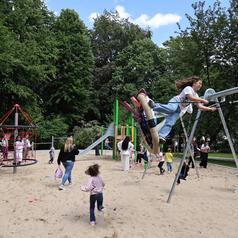 Neuer Spielplatz in Mönchengladbach: „Über das Trampolin freue ich mich am meisten“