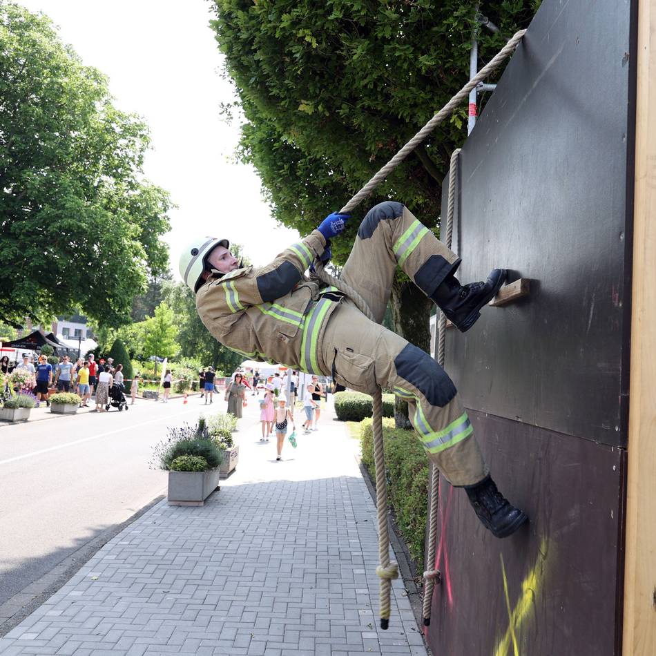 Wettkampf in Mönchengladbach: 250 Feuerwehrleute kämpfen um den härtesten Titel der Welt