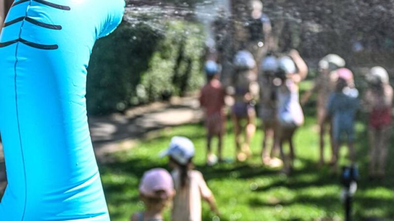 Wasser, Eis und Schatten: So passen Kempener Kitas ihren Alltag an die Hitze an