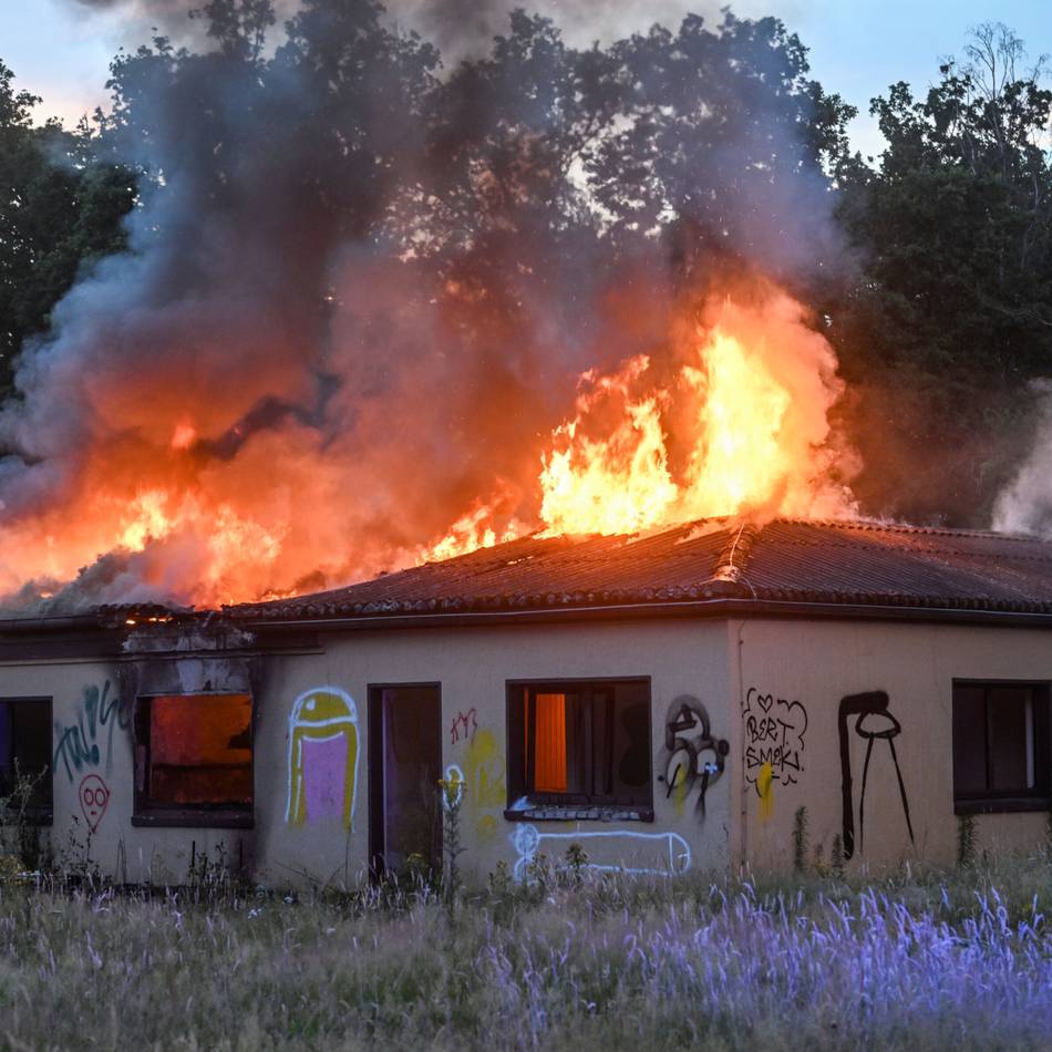 Gebäude musste abgerissen werden: Altes Landschulheim in Herongen brennt ab