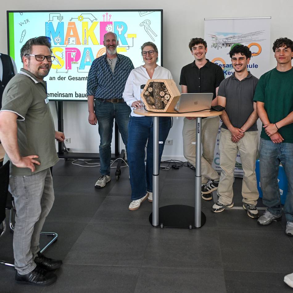 Gesamtschule stellt „Makerspace“ vor: Neue Zusammenarbeit von Schule und Unternehmen