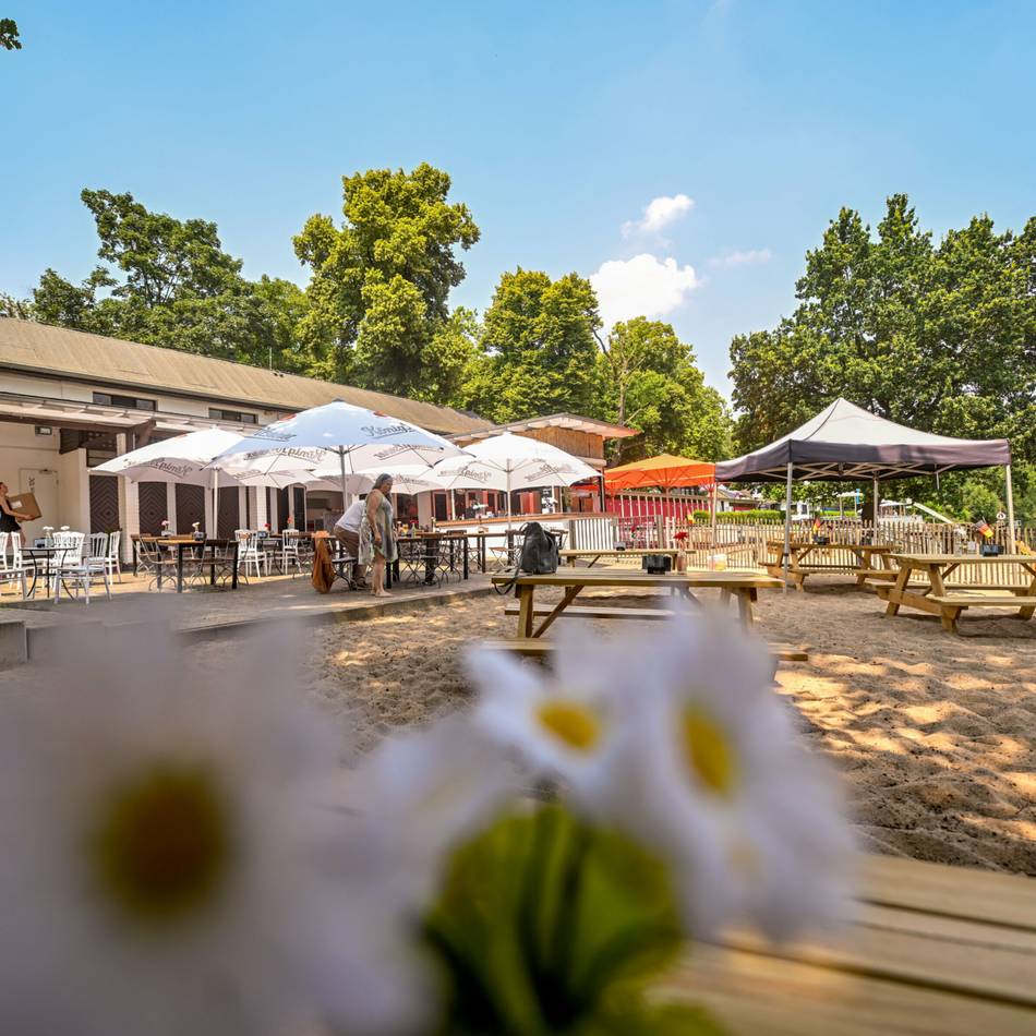 Moers bis Kamp-Lintfort: Terrassen, Biergärten und Strandbar – Einkehrtipps für Radler