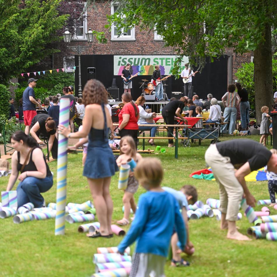 Aktion im Rathauspark: Picknick bringt Menschen in Issum zusammen