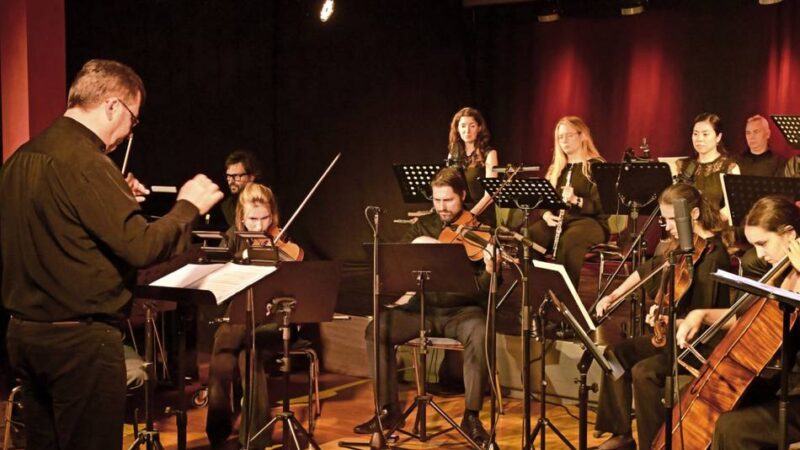 ART Ensemble NRW in Mönchengladbach: Mit Galgenhumor dem Krieg trotzen