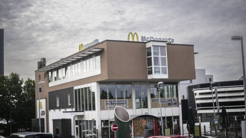 Zum Verkehrswert von 8,8 Millionen Euro: Grundstück mit McDonald’s-Filiale in Düsseldorf wird zwangsversteigert