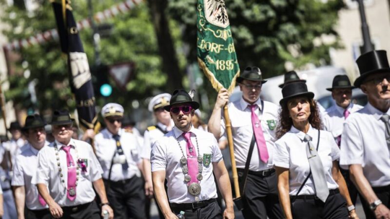 Sommerbrauchtum in Düsseldorf : Schützen aus Flingern feiern trotz Rekordhitze – Programm angepasst