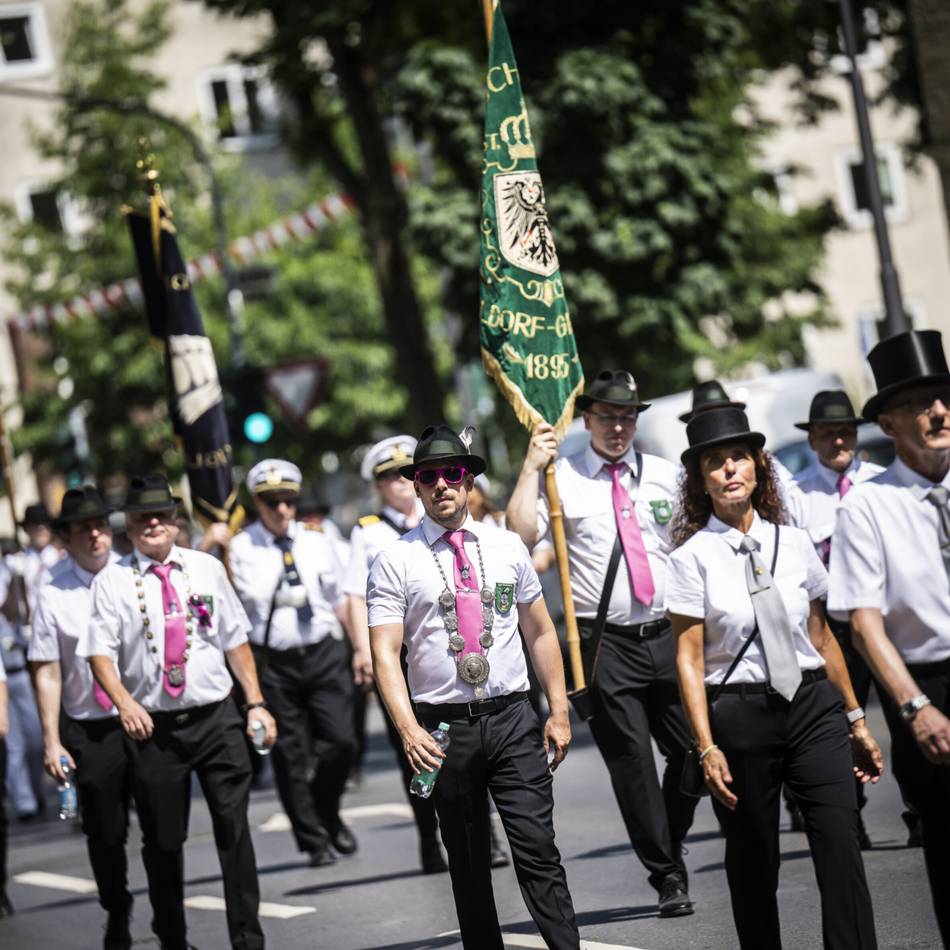 Sommerbrauchtum in Düsseldorf : Schützen aus Flingern feiern trotz Rekordhitze – Programm angepasst