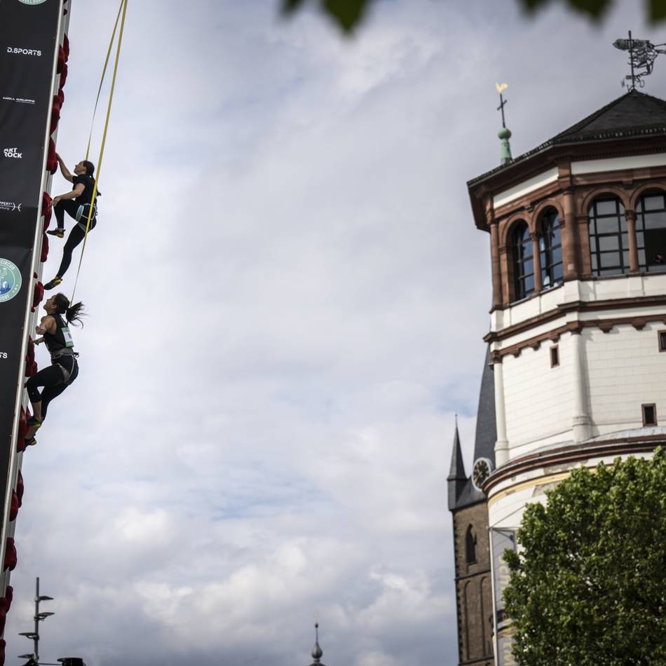 „D.Sports Circus“ in Düsseldorf: Kletterer und Basketballer machen den Burgplatz zur Sportarena