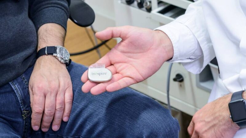 Atemaussetzer in der Nacht: Endlich Hilfe bei Schlafapnoe? Klinik in Düsseldorf implantiert Zungenschrittmacher