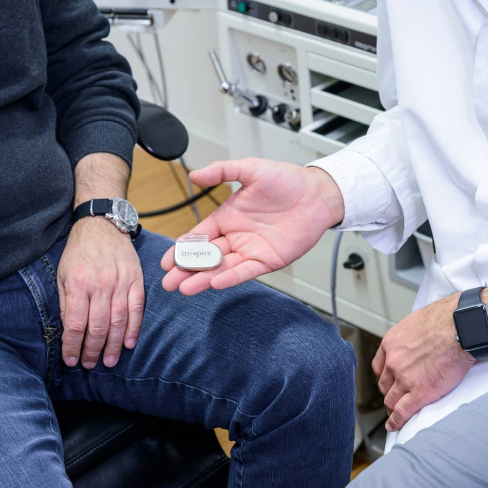 Atemaussetzer in der Nacht: Endlich Hilfe bei Schlafapnoe? Klinik in Düsseldorf implantiert Zungenschrittmacher