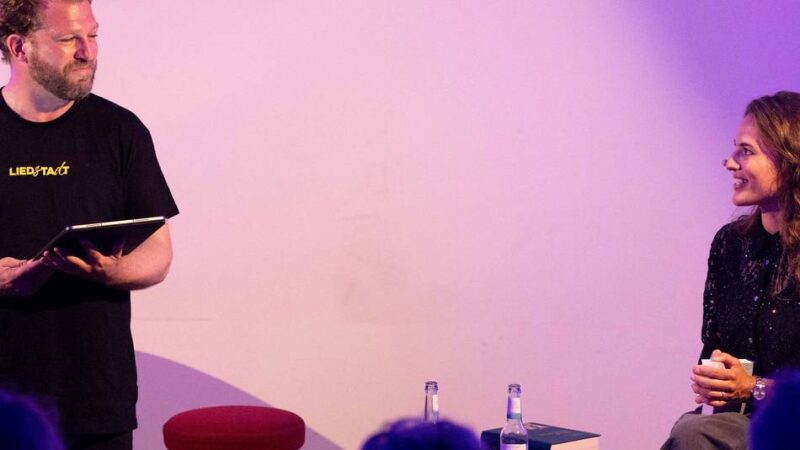 Mordnacht in Düsseldorf: Gruseliges Nachtkonzert in der Altstadt – Tenor trifft TV-Moderatorin