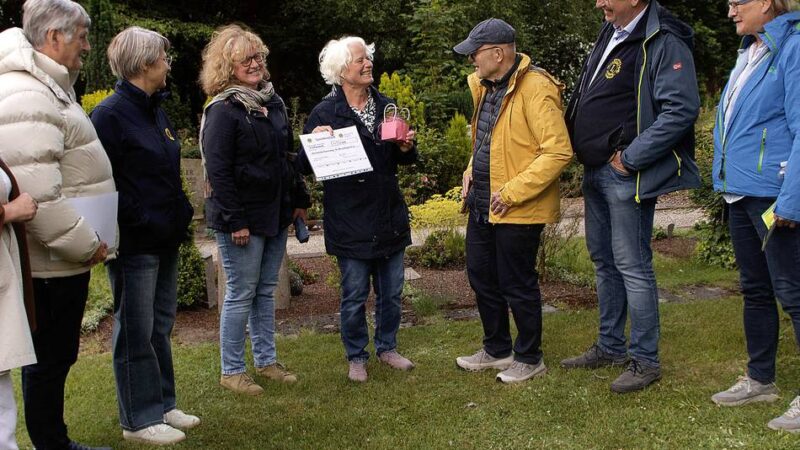 Lions-Club Xanten spendet 5000 Euro: Sonsbecks Friedhof soll Kinderspielecke bekommen