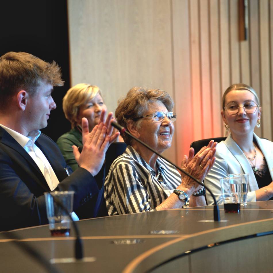 Preisverleihung im Landtag: Pascal-Gymnasium und Haus St. Martinus erhalten Preis für gemeinsames Projekt