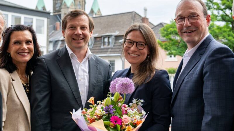 Neue Beigeordnete vereidigt: Erster Arbeitstag für Neusser Kämmerin Meike Folkerts
