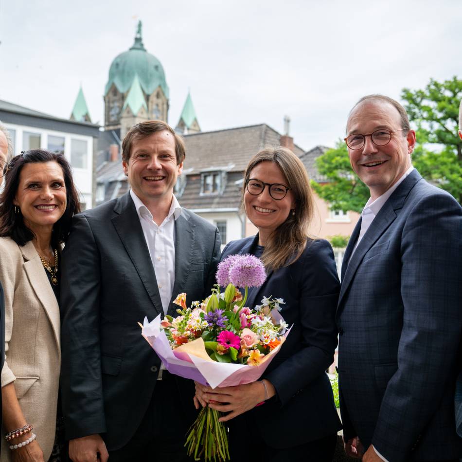Neue Beigeordnete vereidigt: Erster Arbeitstag für Neusser Kämmerin Meike Folkerts