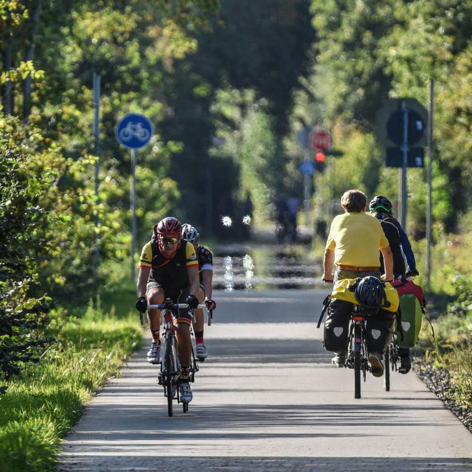Mitten in der Nacht: Drei Männer attackieren Radfahrer auf Europaradweg in Kleve