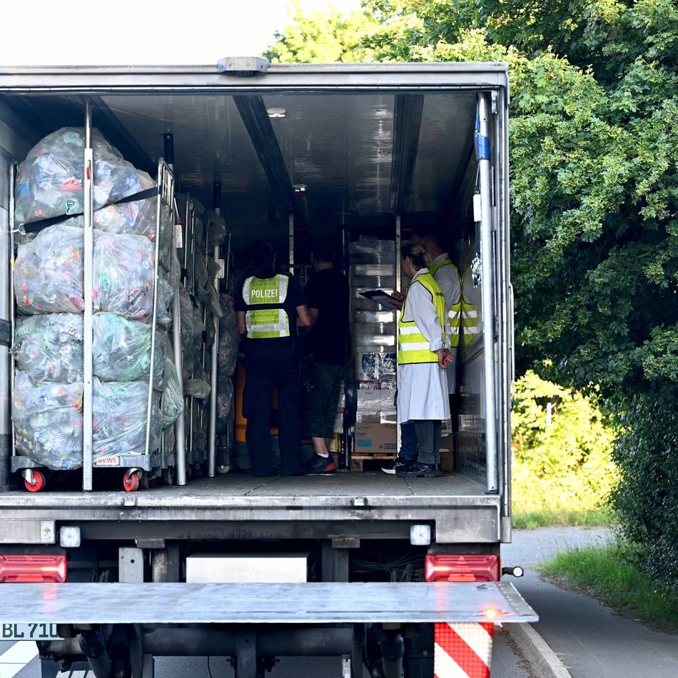 Bundesstraße in Radevormwald: Kreis kontrolliert Transporter an der B 229