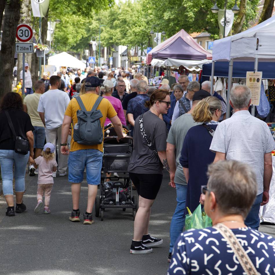 Handwerkermarkt in Sonsbeck: „Hand Jam Two“ rockt den Brunnenmarkt