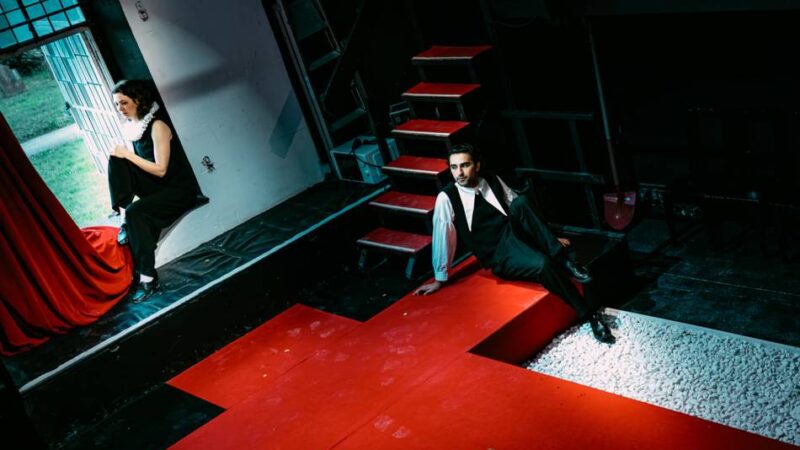 Kultur in Moers: So war die Premiere von „Adams Äpfel“ am Schlosstheater