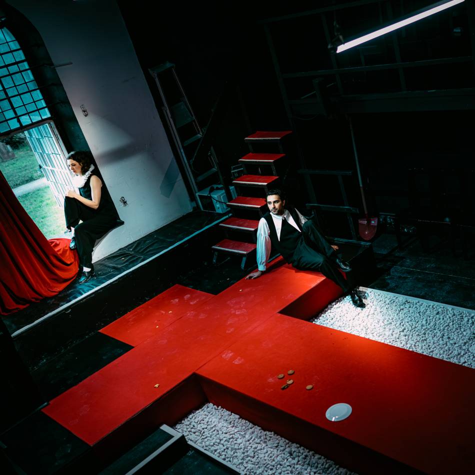 Kultur in Moers: So war die Premiere von „Adams Äpfel“ am Schlosstheater